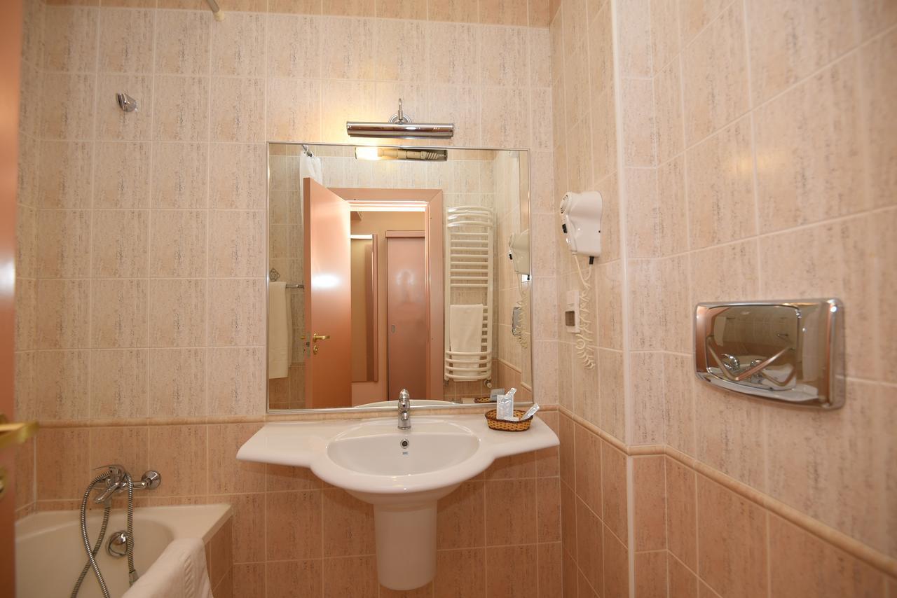 Hotel Belvedere Brăila Exterior foto